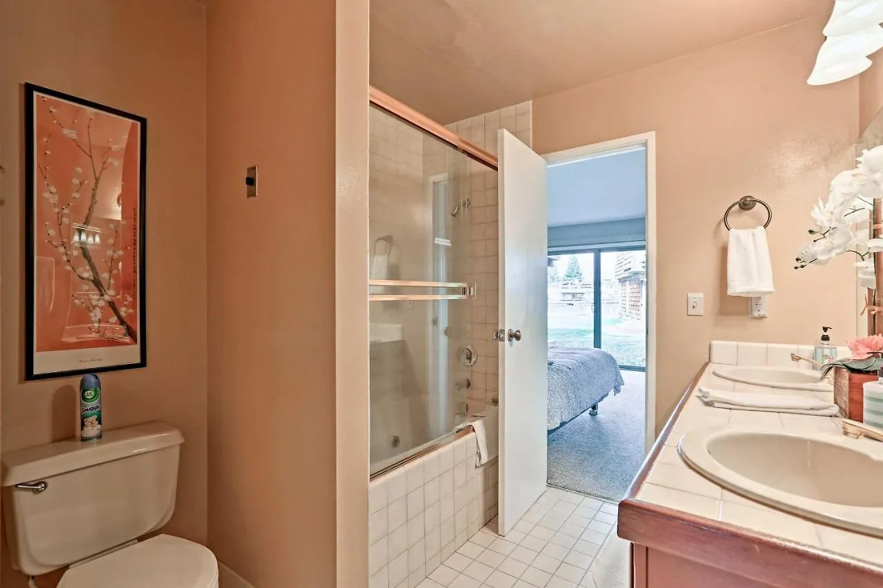 Quiet South Lake Tahoe Condo About 1 Mi To Keys Beach! Apartment
