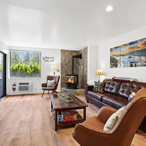 Heavenly Lakeside Retreat Close To Downtown Apartment